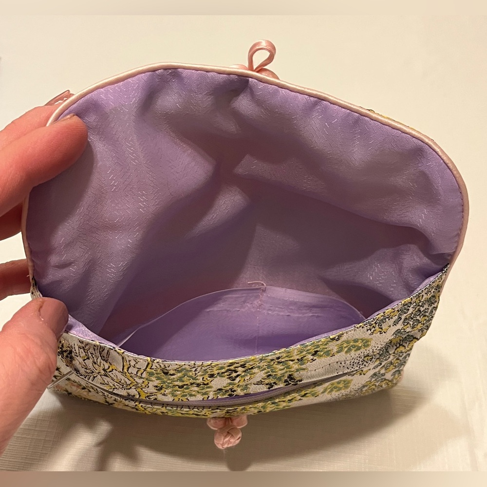 New! Beautiful Japanese purse, bag , tissue and mirror set - Picture 7 of 7